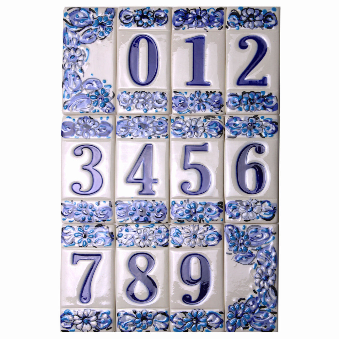 Número de casa de cerámica con diseño de flores azules