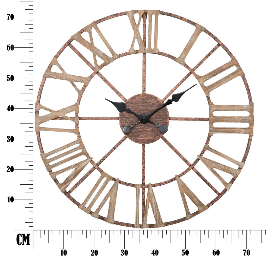 Reloj de pared con números romanos en metal y madera