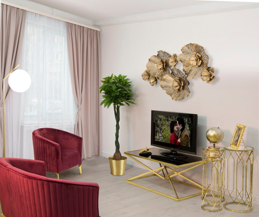 Mesa de centro de metal dorado y negro con patas piramidales