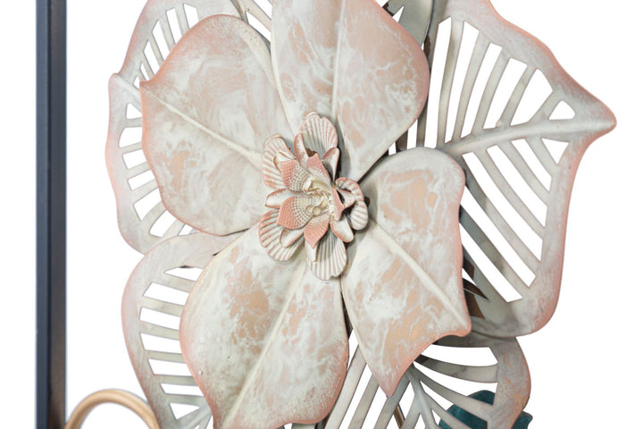 Decoración de pared de metal con hojas y flores tropicales en marco