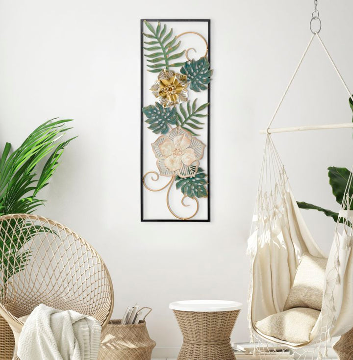 Decoración de pared de metal con hojas y flores tropicales en marco