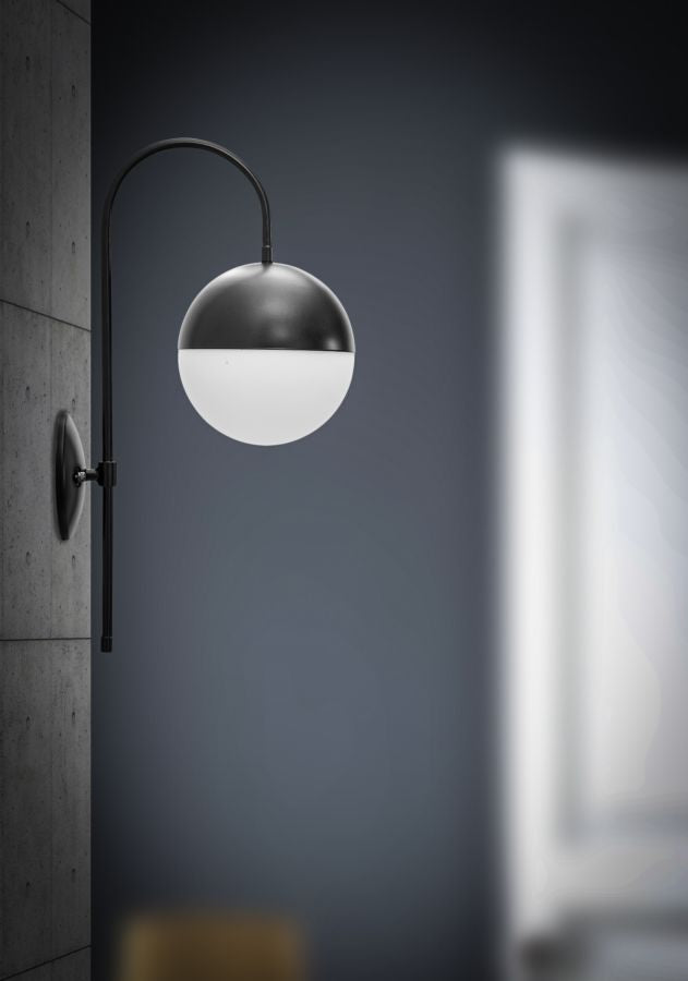 Aplique de exterior negro con brazo curvo – Darky diseño urbano