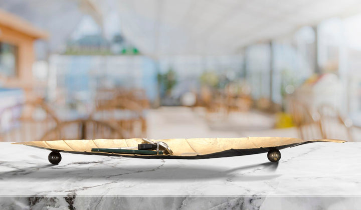 Bandeja de Metal Dorada en Forma de Letra