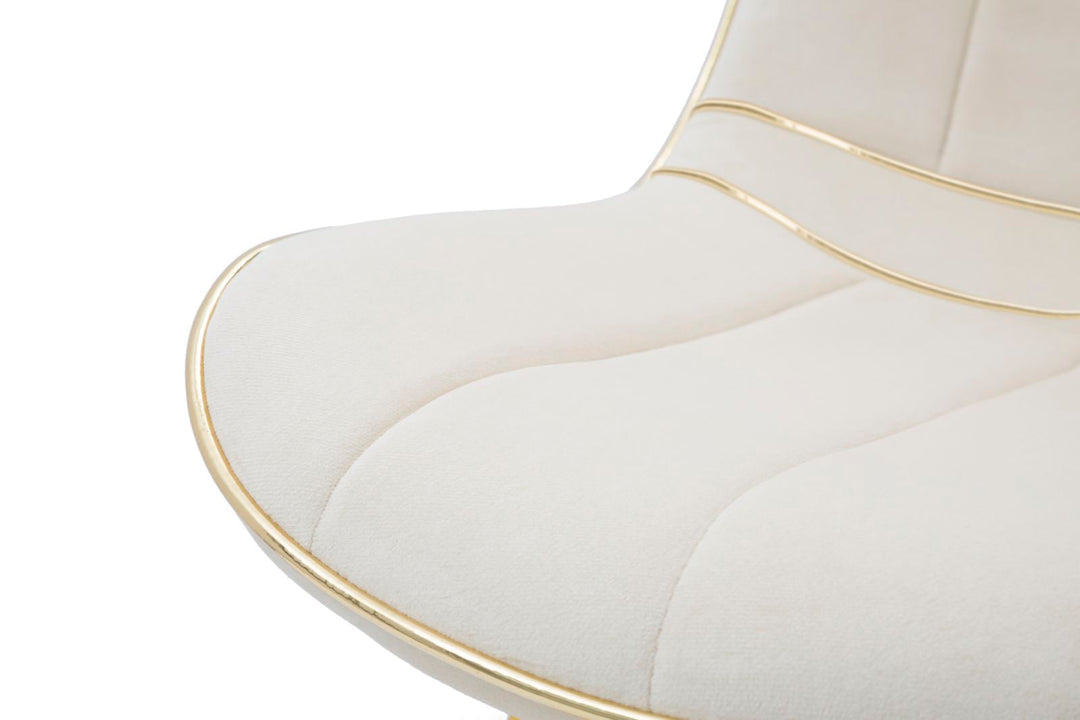 Silla Tapizada Crema con Patas de Metal Dorado