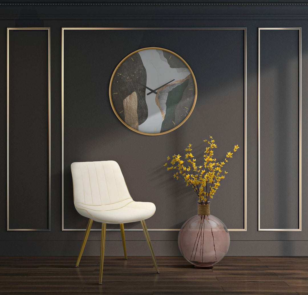 Silla Tapizada Crema con Patas de Metal Dorado