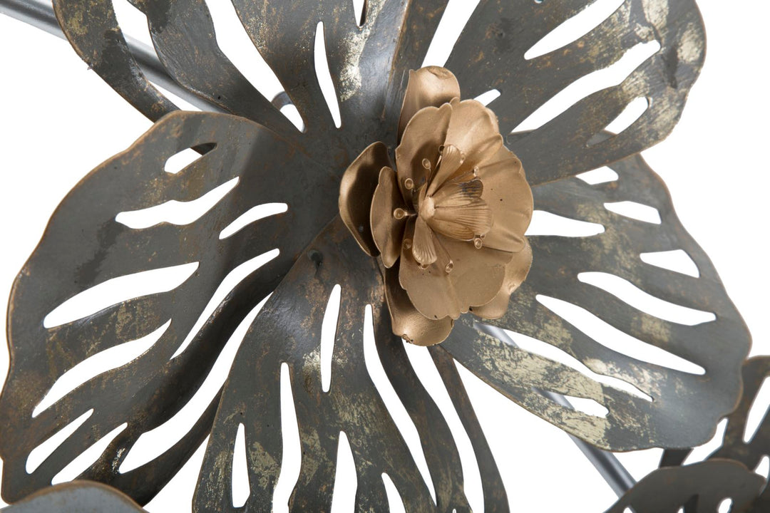 Decoración de pared con flores de metal