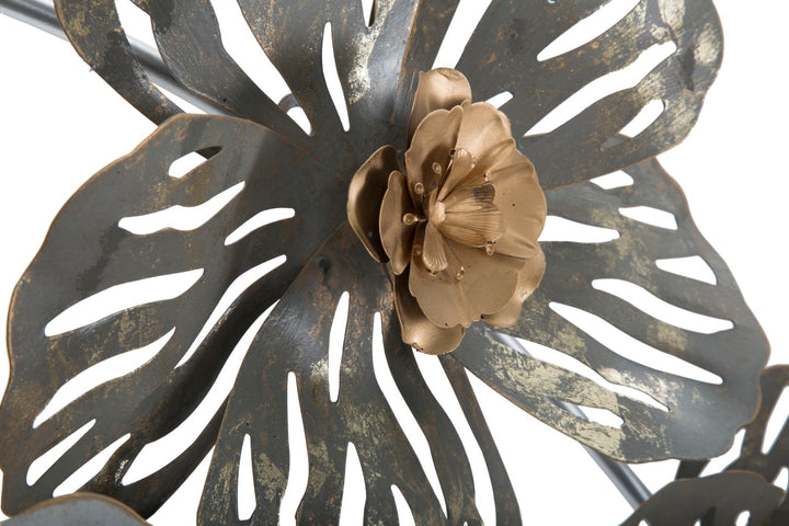 Decoración de pared con flores de metal