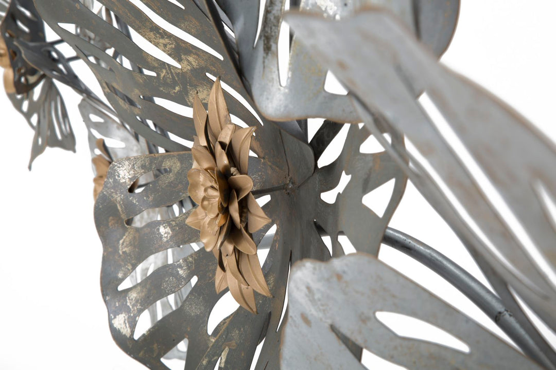 Decoración de pared con flores de metal