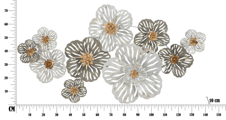 Decoración de pared con flores de metal