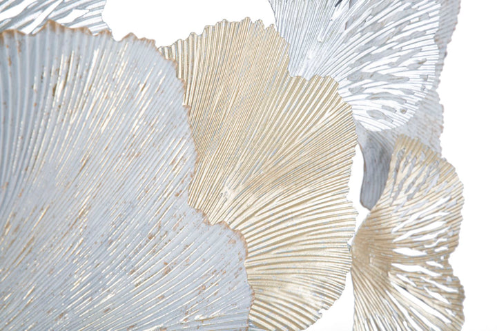 Decoración de pared de hojas doradas y blancas