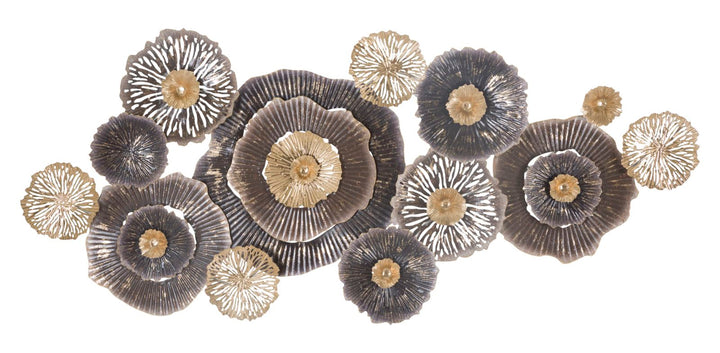 Decoración de pared con flores de metal