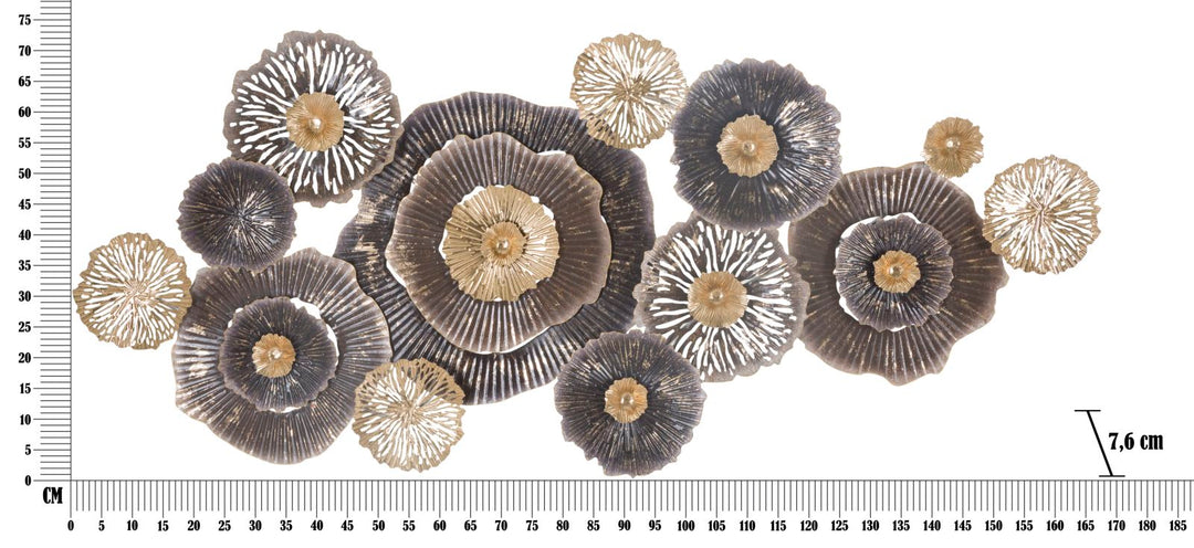 Decoración de pared con flores de metal