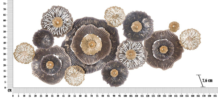 Decoración de pared con flores de metal