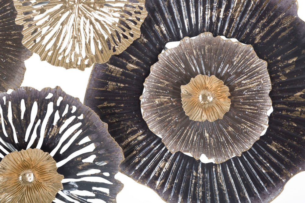 Decoración de pared con flores de metal