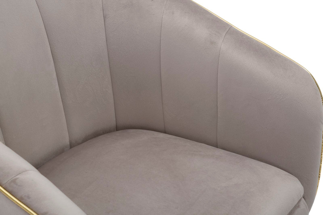 Sillón Tapizado Gris con Patas de Madera Negras y Detalles Dorados
