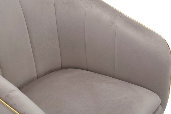 Sillón Tapizado Gris con Patas de Madera Negras y Detalles Dorados