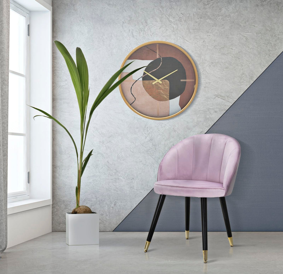 Silla de Terciopelo Rosa con Patas de Madera Negra y Detalles en Oro