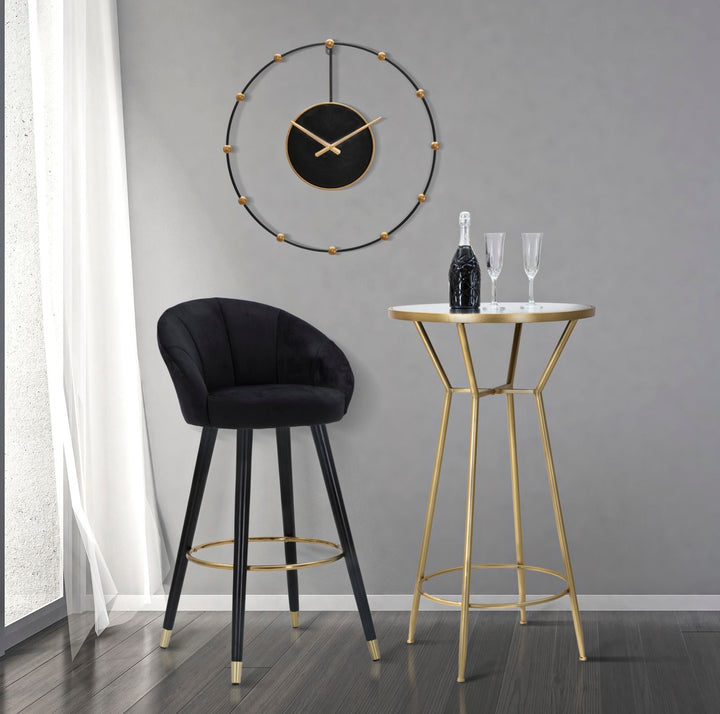 Taburete de terciopelo negro con patas de madera negra y detalles dorados