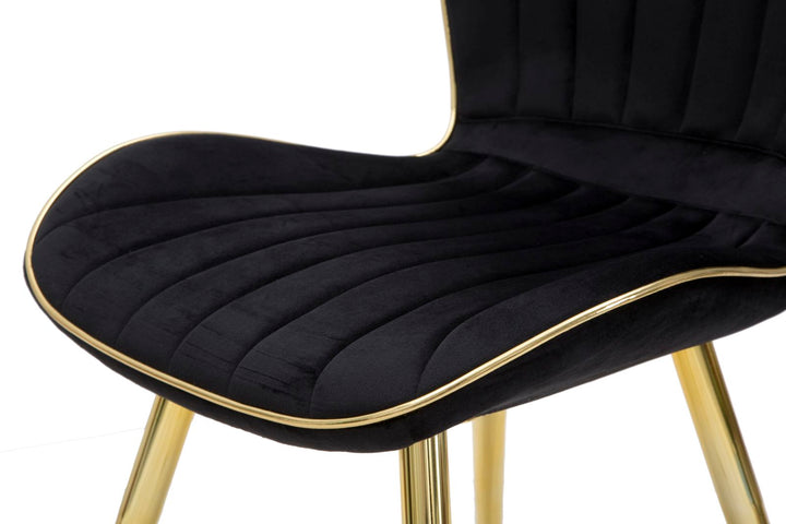 Silla de Terciopelo Negro con Patas de Metal Dorado