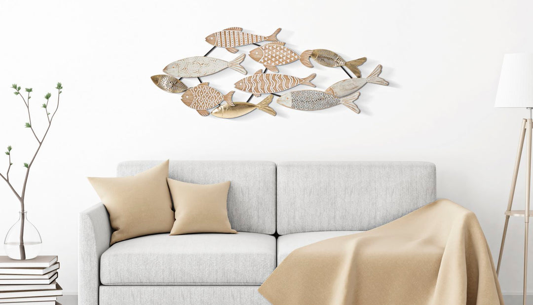Decoración de pared de metal y madera con peces