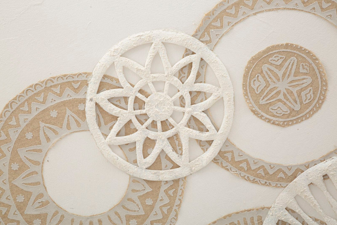 Pintura geométrica de círculos beige