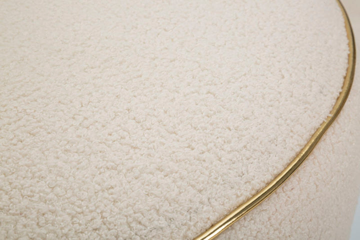 Sillón Redondo Crema con Cojín y Detalles Dorados