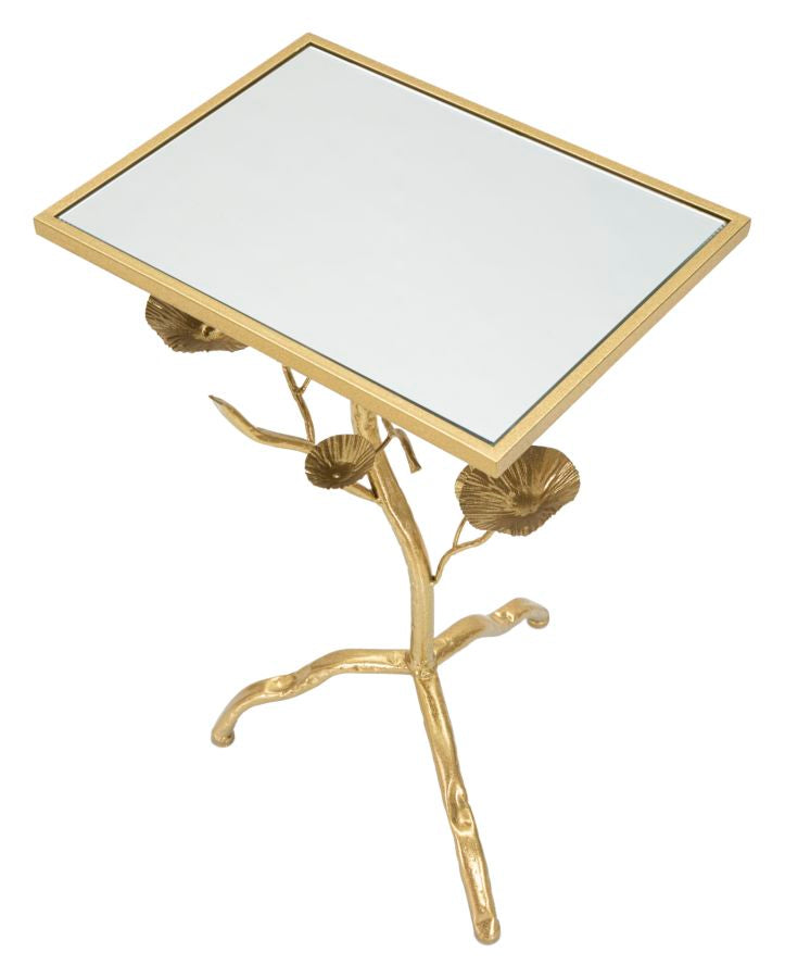 Mesa auxiliar de metal dorado con base decorativa – Tisty diseño