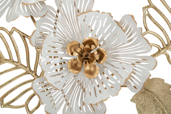 Decoración de pared con motivos florales y hojas en metal dorado y blanco