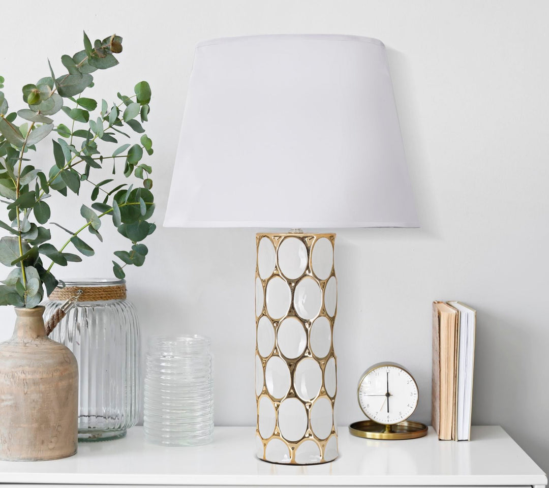 Lámpara de Mesa de Cerámica Dorada y Blanca Geométrica