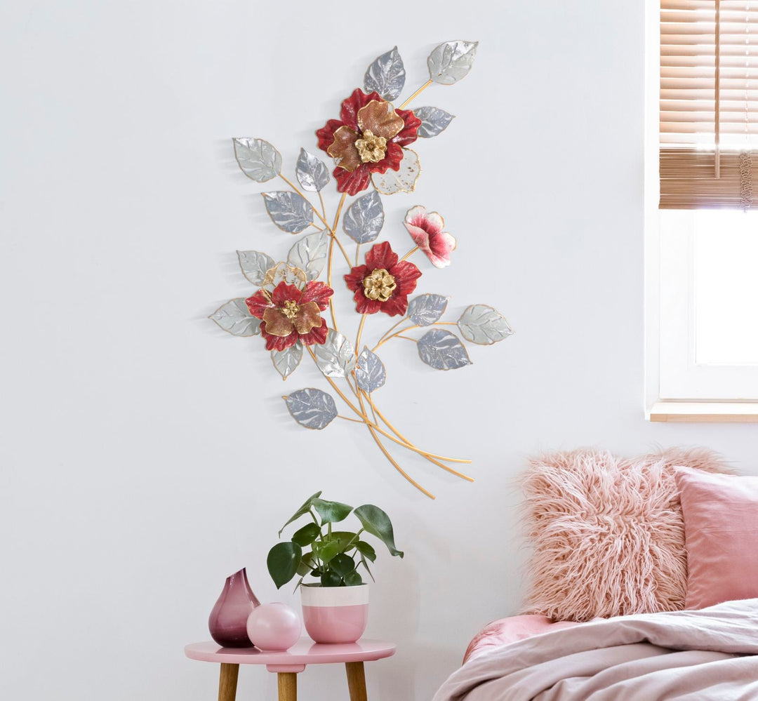 Decoración de pared con flores de metal
