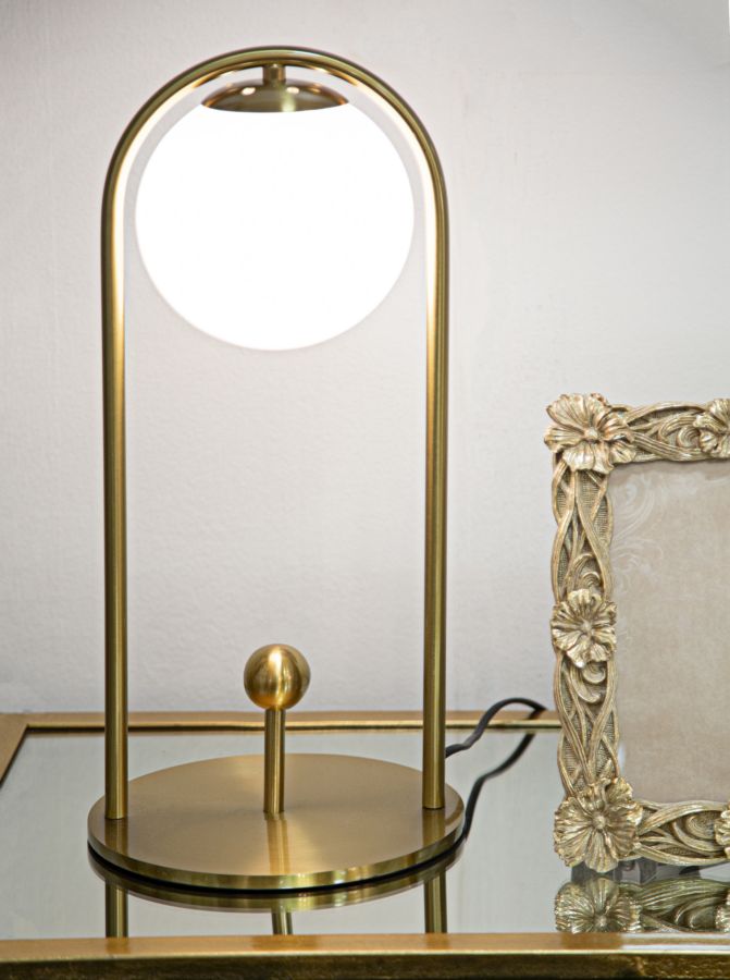 Lámpara de Mesa Arqueada de Metal Dorado