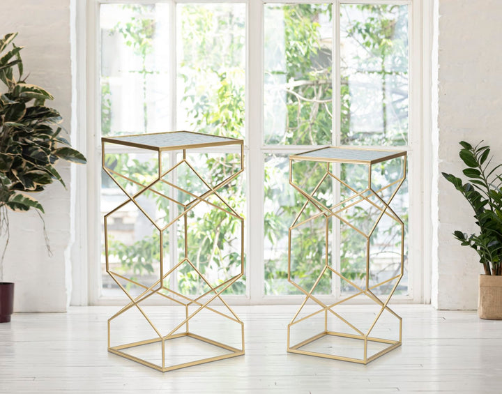Juego de 2 mesas auxiliares de cristal con base dorada – Glassy Collection