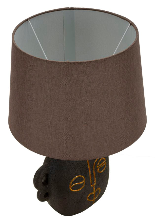 Lámpara de mesa marrón estilo tribal con base decorativa – Acento moderno