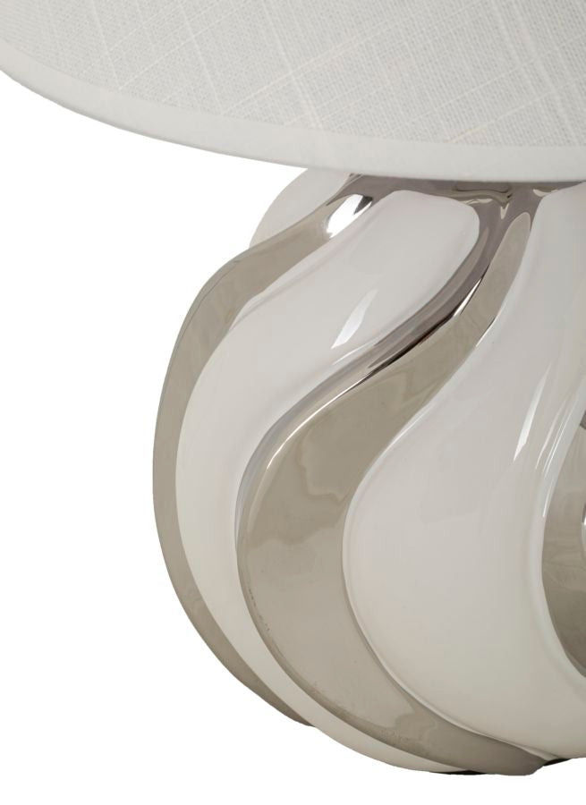 Lámpara de mesa decorativa plateada con pantalla blanca – Shiney Collection