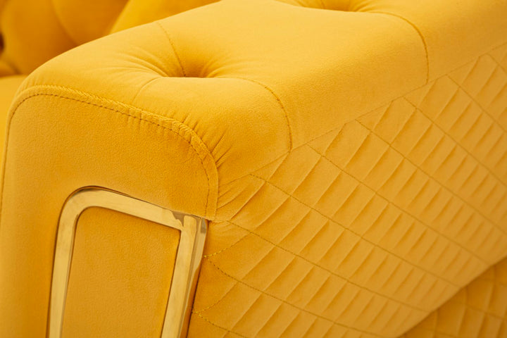 Sofá de terciopelo mostaza con cojines – Emy 2 plazas