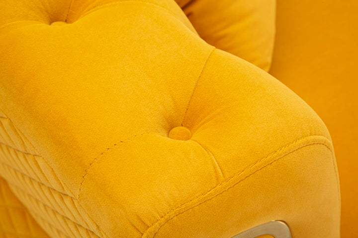 Sofá de terciopelo mostaza con cojines – Emy 2 plazas