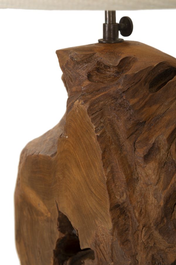 Lámpara de mesa de teca con base tallada – Kepala Collection