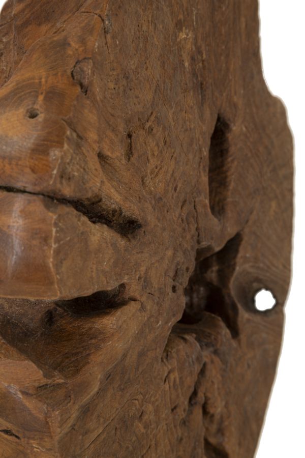 Lámpara de mesa de teca con base tallada – Kepala Collection