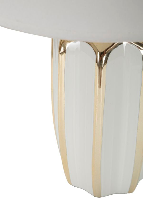 Lámpara de mesa de cerámica blanca con pantalla de tela – Cassy acento moderno