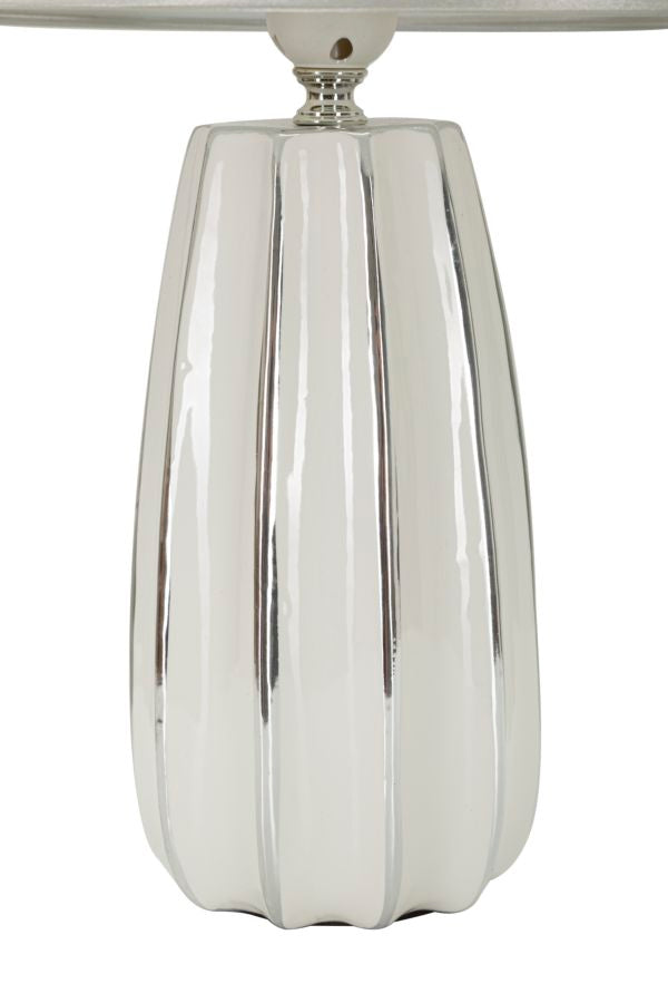 Lámpara de mesa de cerámica blanca con pantalla de tela – Emmi diseño moderno