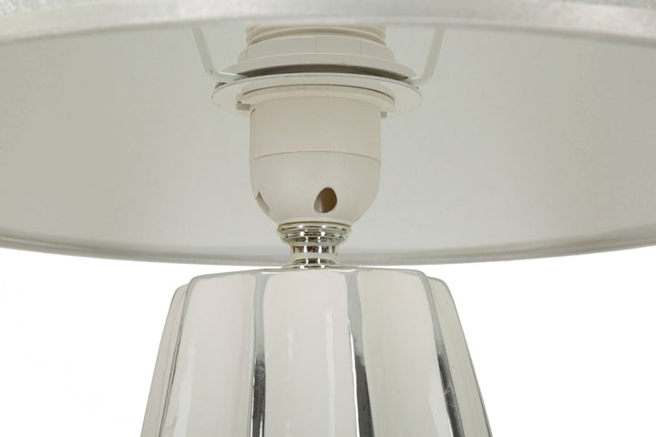 Lámpara de mesa de cerámica blanca con pantalla de tela – Emmi diseño moderno