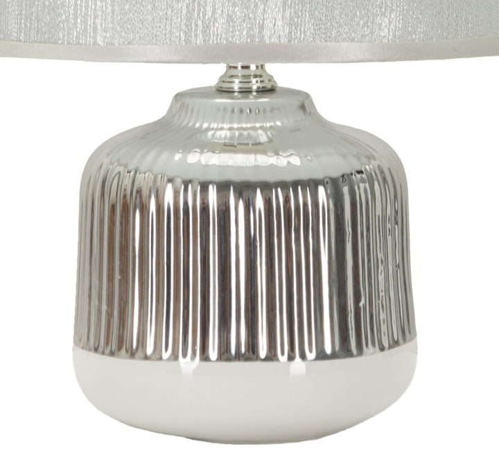 Lámpara de mesa blanca y plateada con pantalla de tela – Lucina Collection