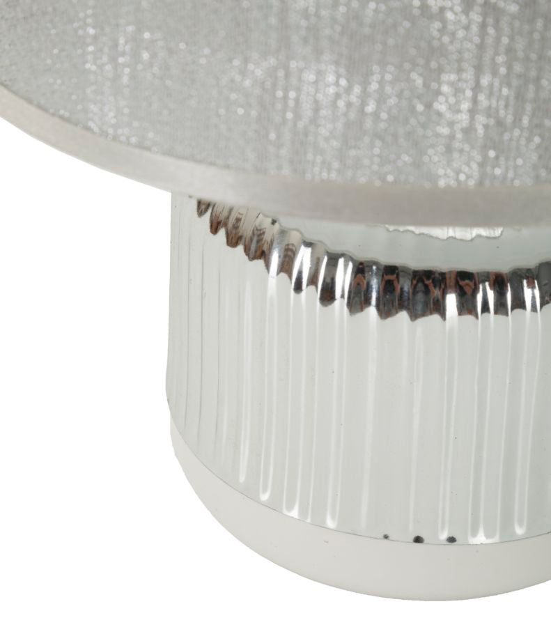 Lámpara de mesa blanca y plateada con pantalla de tela – Lucina Collection