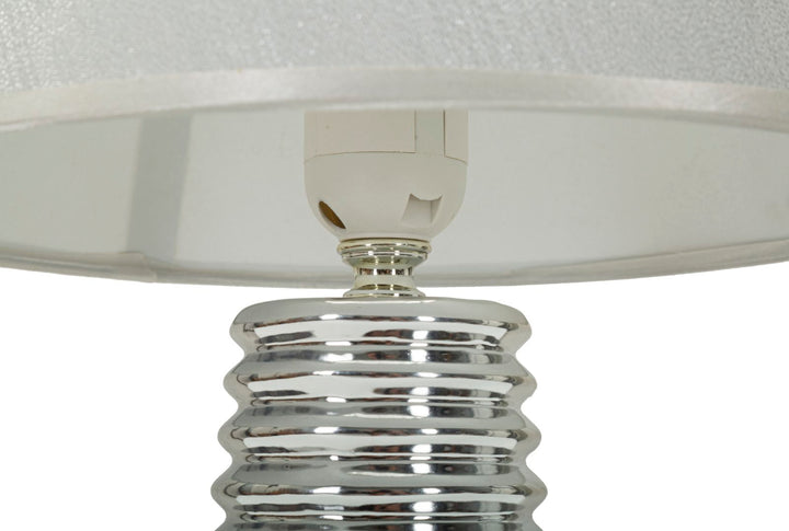 Lámpara de mesa blanca y plateada con pantalla de tela – Candela diseño moderno