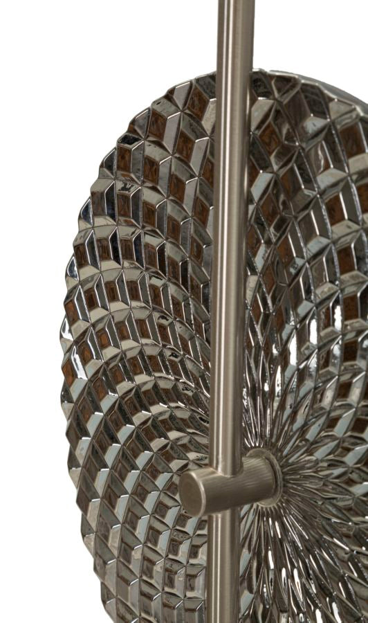 Aplique de pared plateado y blanco con patrón decorativo – Slivery acento