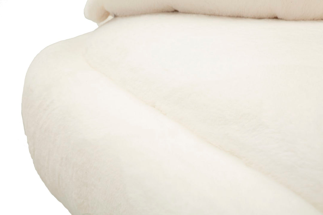 Sofá tapizado crema con cojines – Soffy Plus 2 plazas