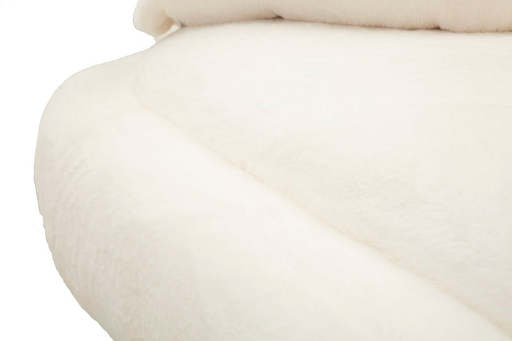 Sofá tapizado crema con cojines – Soffy Plus 2 plazas