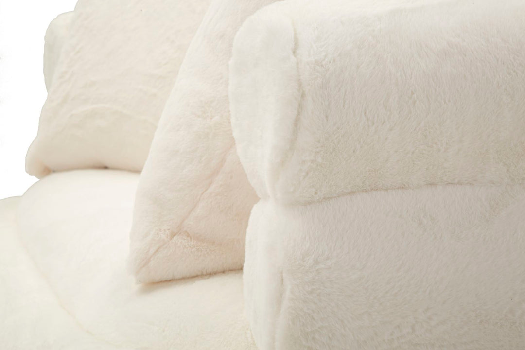 Sofá tapizado crema con cojines – Soffy Plus 2 plazas