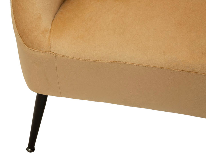 Sofá tapizado beige con cojines – Browy 2 plazas