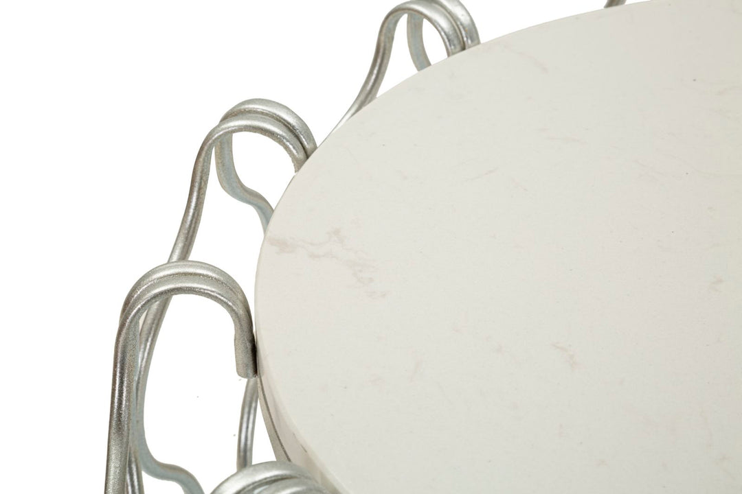 Mesa auxiliar redonda de mármol artificial con estructura metálica tejida – Hook diseño de acento